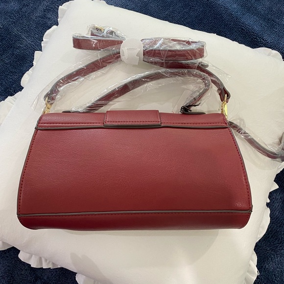 ⬇️ PRICE ⬇️ SOLE SOCIETY -  Lumi Buckle Flap Faux Leather Crossbody Bag - Berry - Picture 7 of 14